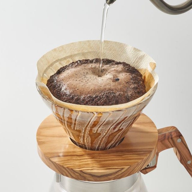 Hario V60 Glass Dripper Olive Wood 01