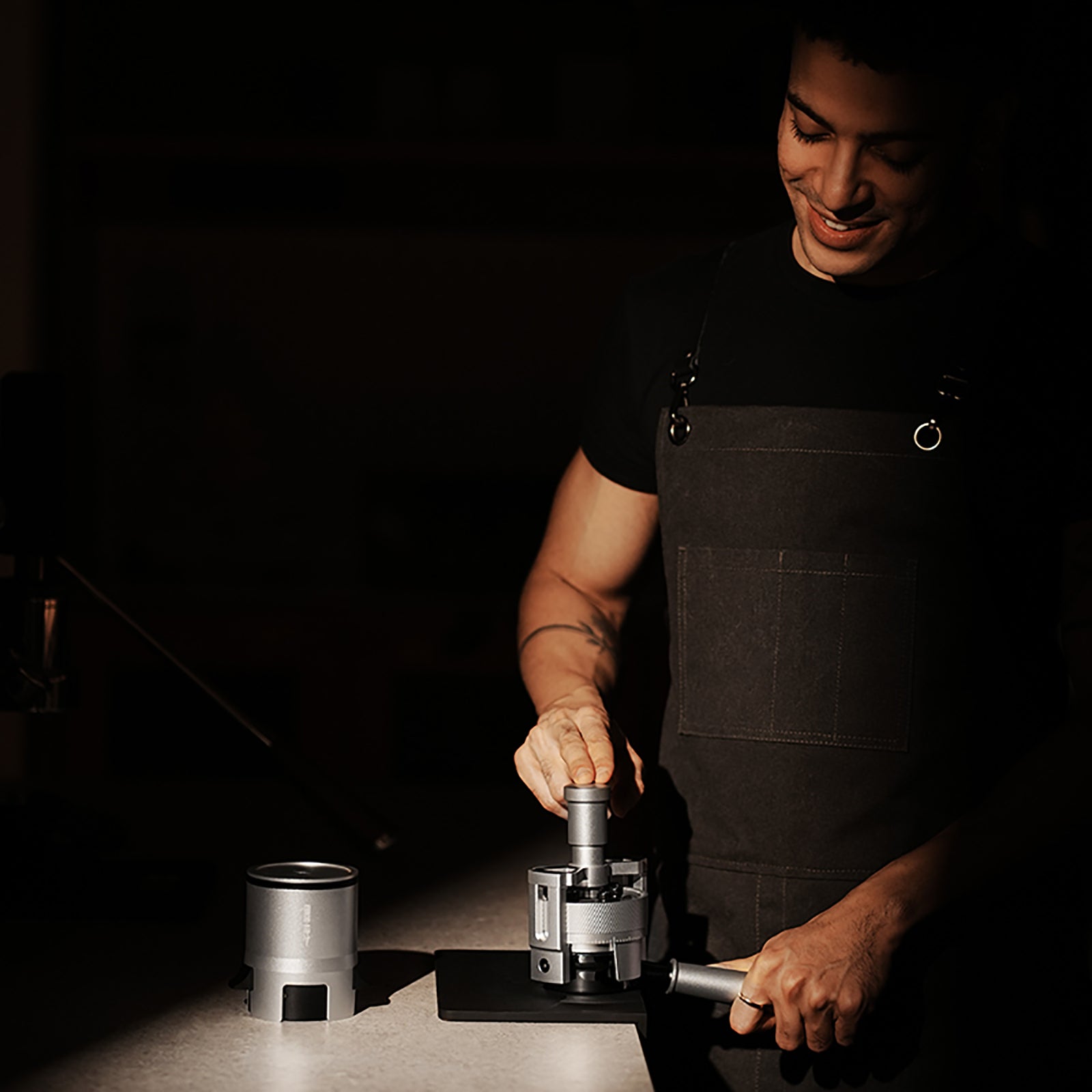 MHW-3BOMBER SE Pro - Espresso Shaker Funnel - Black