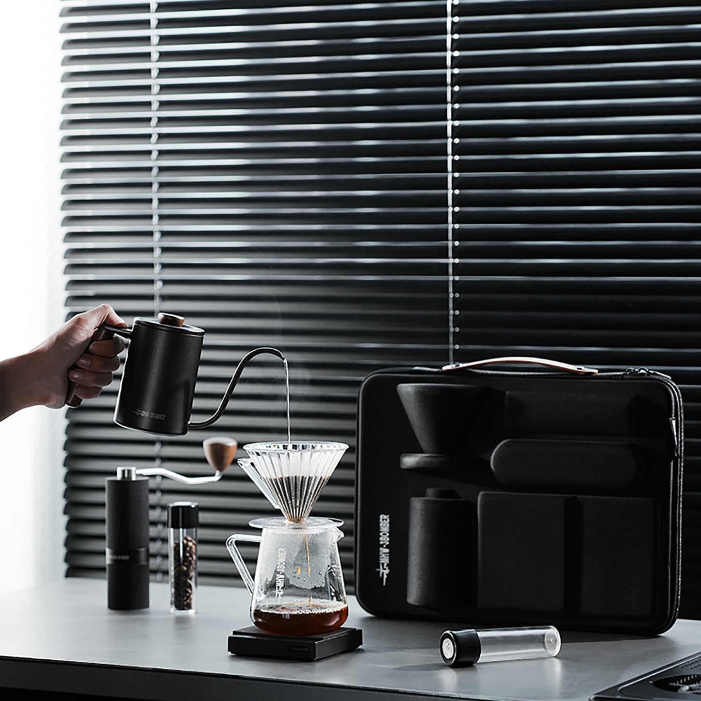 MHW-3BOMBER Portable Pour-Over Set - DZ8002