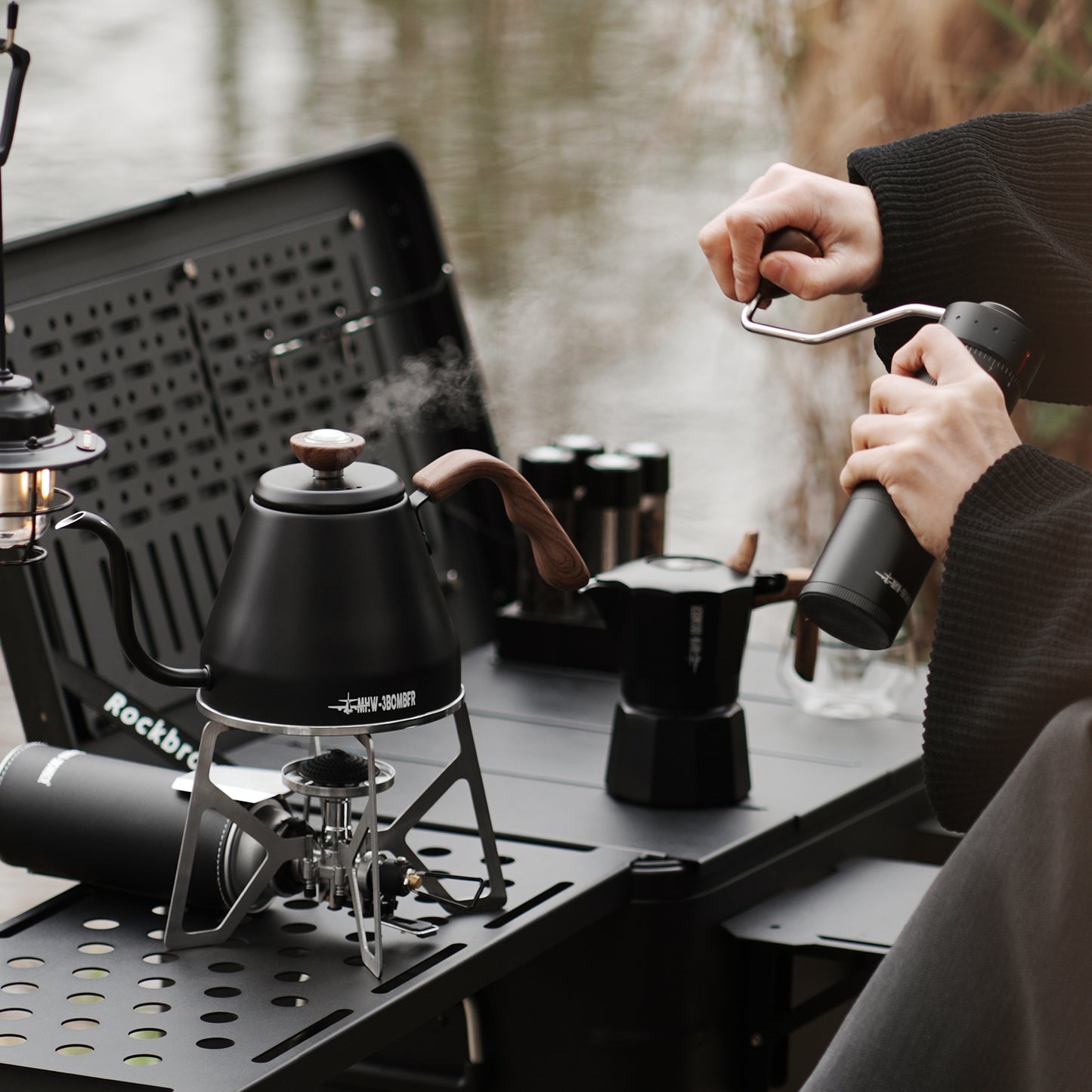 MHW-3BOMBER MET Outdoor Cassette Stove