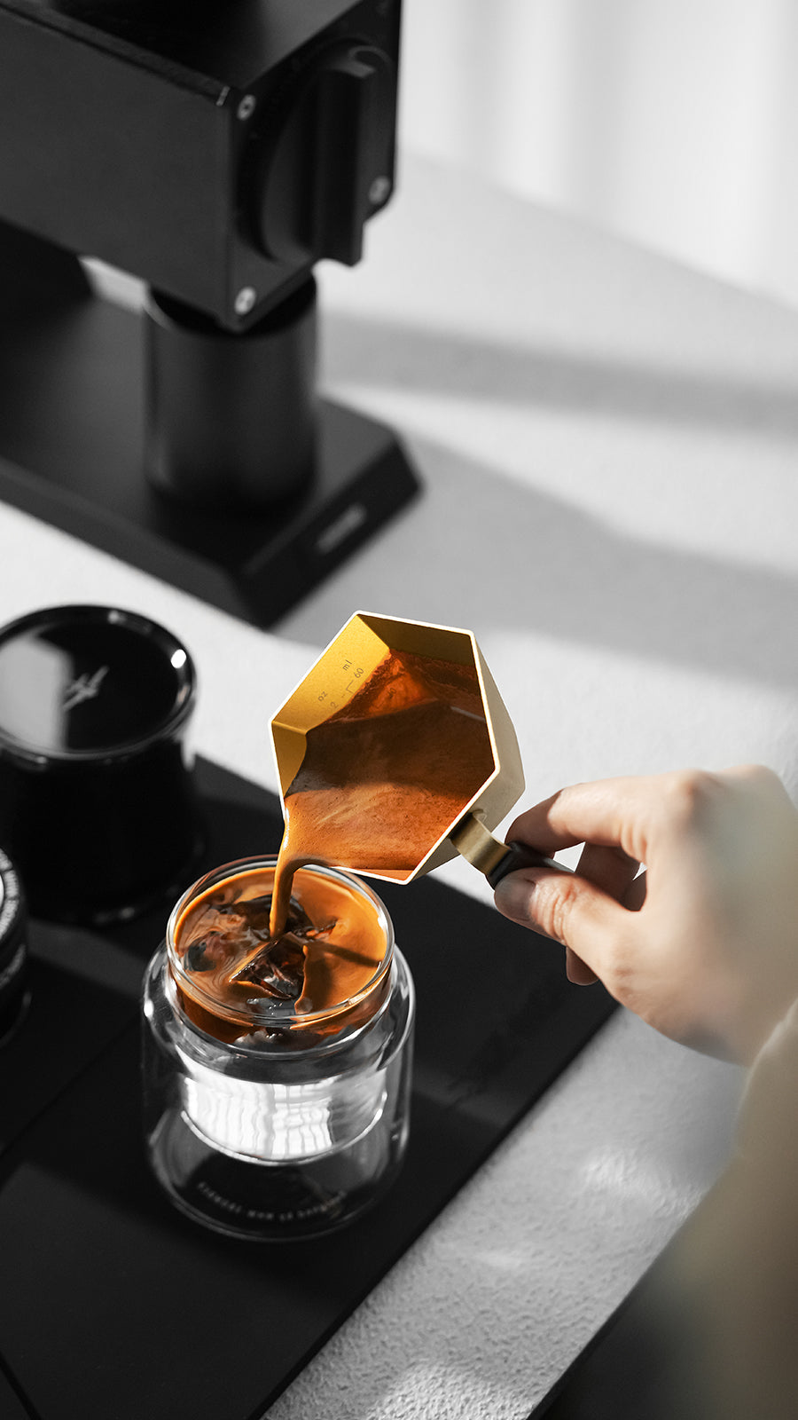 MHW-3BOMBER Prism Measuring Cup - Silver