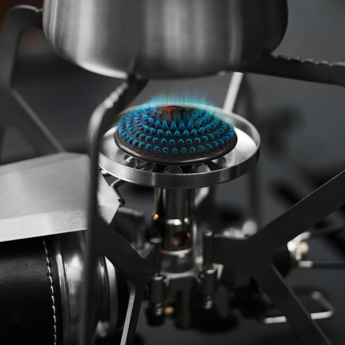 MHW-3BOMBER MET Outdoor Cassette Stove