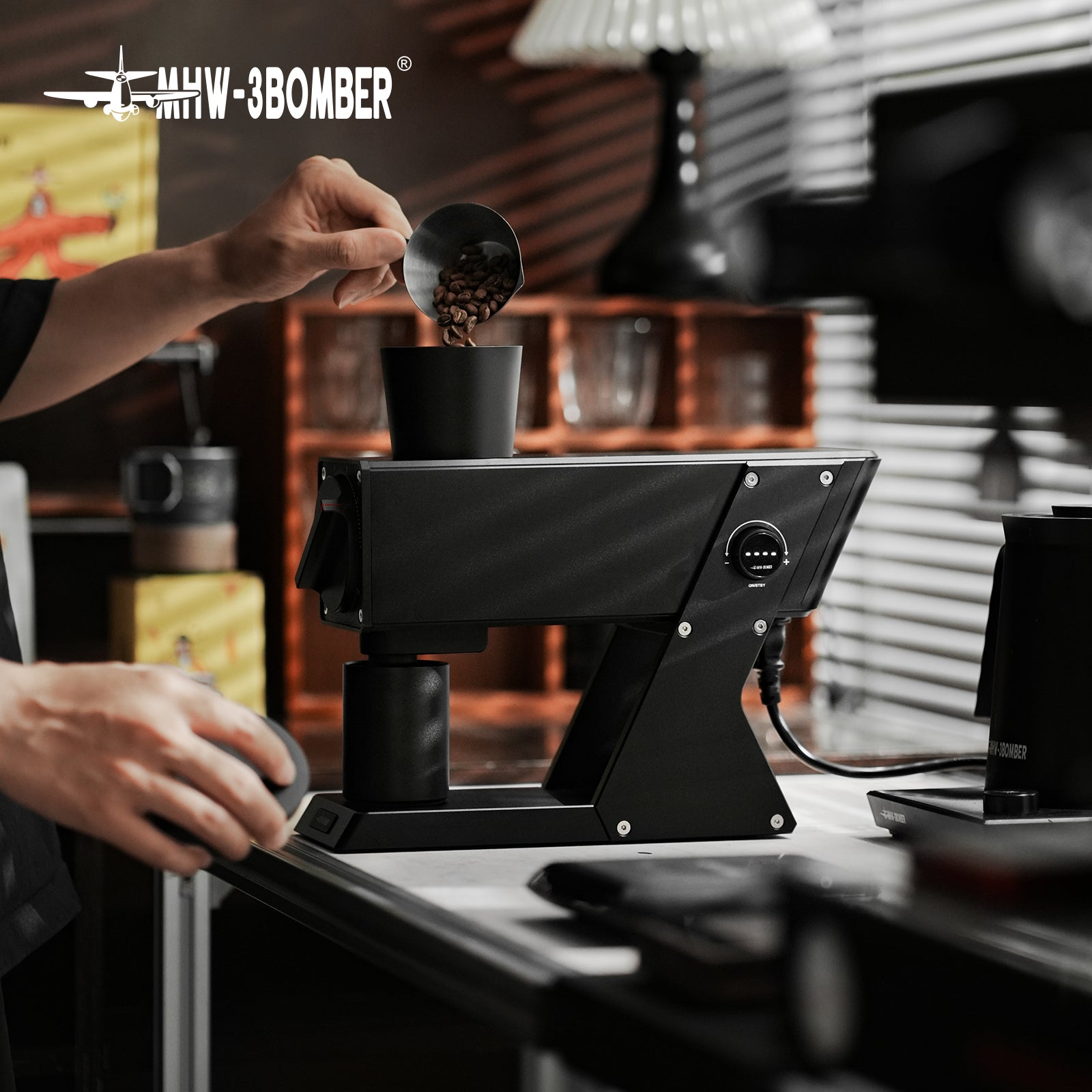 MHW-3BOMBER F74 Navigator Electric Coffee Grinder - Black